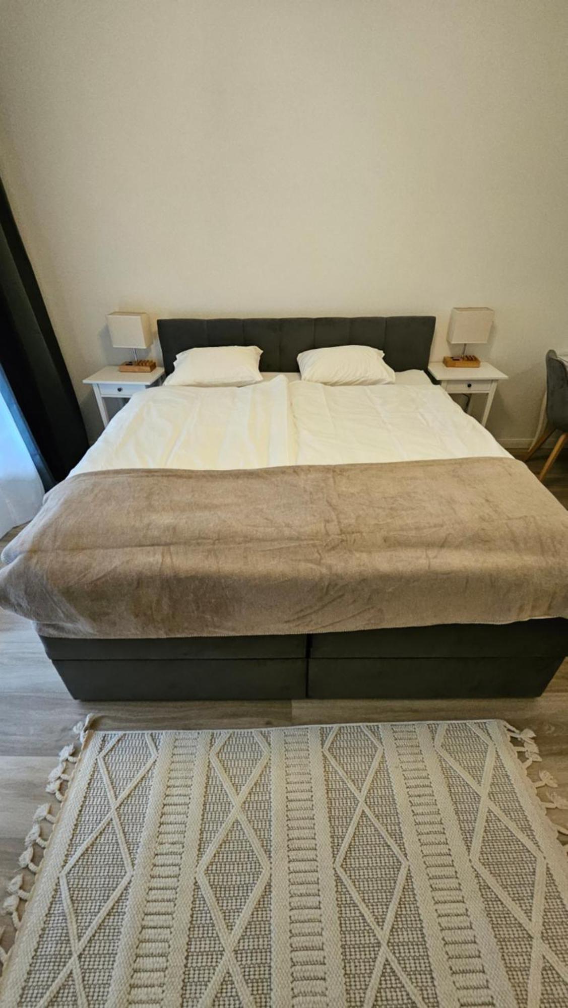 Ruhige 2-zi-wohnung Mit Garage Appartamento *